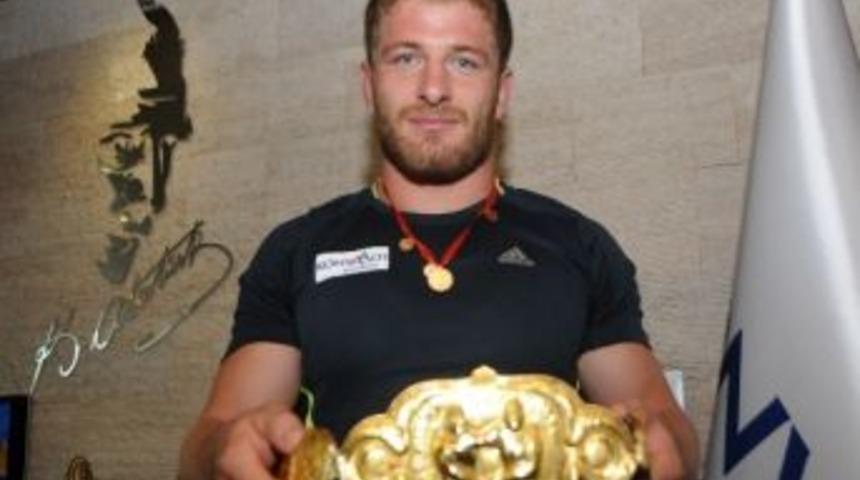 Kırkpınar Başpehlivanı Balaban&rsquo;ın Buruk Sevinci