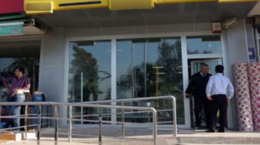 Adana'da PTT Bank Şubesi Soyuldu