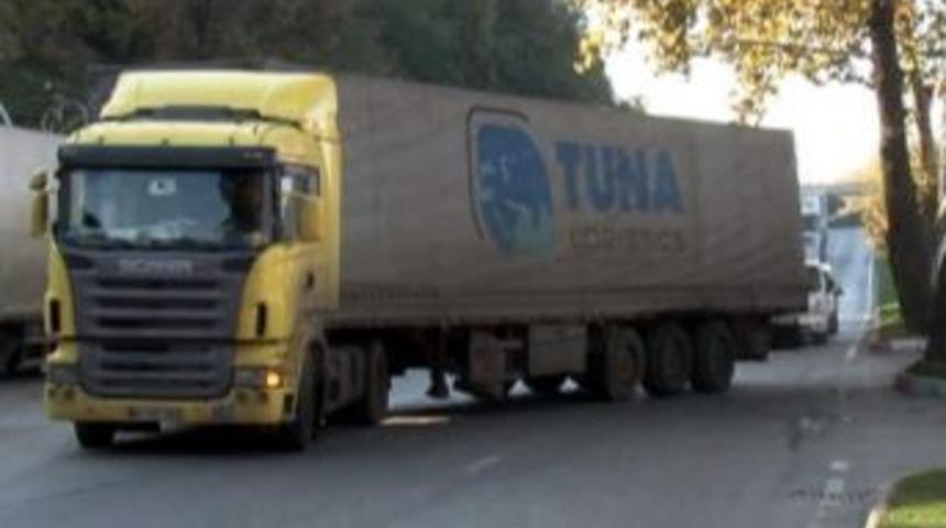 Tır Şof&ouml;rleri Altı G&uuml;nd&uuml;r Gemi Bekliyor