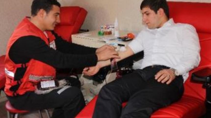 Ak Parti'lilerden Kan Bağışı