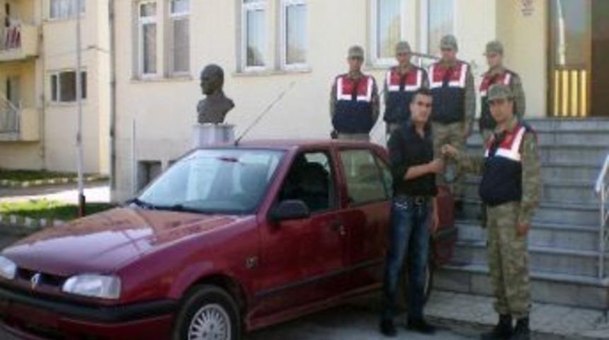 Jandarma &Ccedil;alınan Aracı Bularak Sahibine Teslim Etti