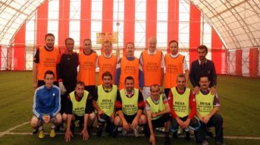 Dostluk Ma&ccedil;ını Protokol Kazandı