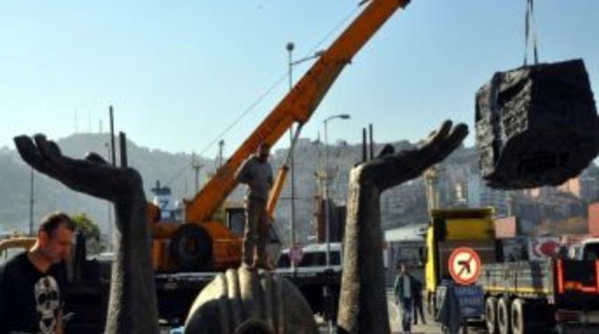 Madenci Heykeli İlgi Odağı Oldu