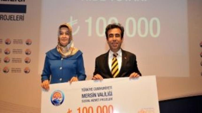 Vali G&uuml;zeloğlu Sodes &Ccedil;ekini Teslim Etti