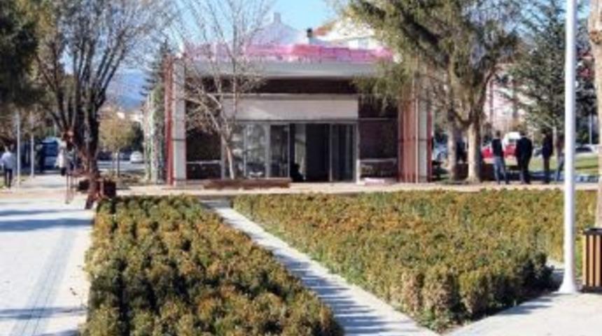 Kent Meydanı Ger&ccedil;ek G&ouml;r&uuml;n&uuml;m&uuml;ne Kavuşuyor
