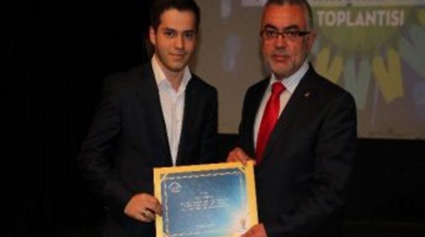 Bolu&rsquo;da Siyaset Akademisi Sertifikaları Verildi