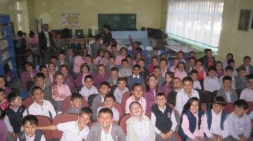 Eskişehirli &Ccedil;ocuklar Hacivat-karag&ouml;z&rsquo;le Eğleniyor