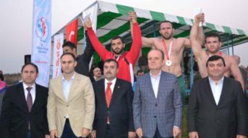 Spor Genel M&uuml;d&uuml;r&uuml; Gurs&uuml;&rsquo;da Karakucak G&uuml;reşleri&rsquo;ni Izledi