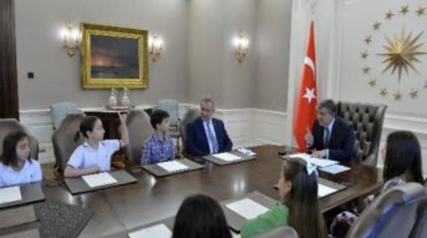 Cumhurbaşkanı G&uuml;l&rsquo;e G&ouml;n&uuml;ll&uuml; Delege Kartı