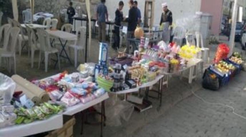 Hayırseverler Eğitim İ&ccedil;in Kermes D&uuml;zenledi