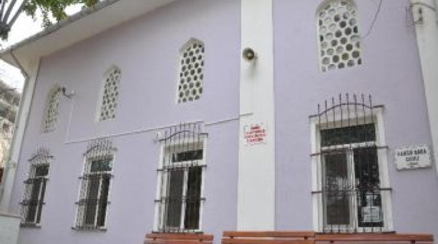 (&ouml;zel Haber) Camiden Hırsızlık Olayı G&uuml;venlik Kameralarına Yansıdı