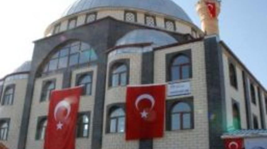 Cumhuriyet K&ouml;y&uuml;&rsquo;nde Yapımı Tamamlanan Cami Hizmete A&ccedil;ıldı