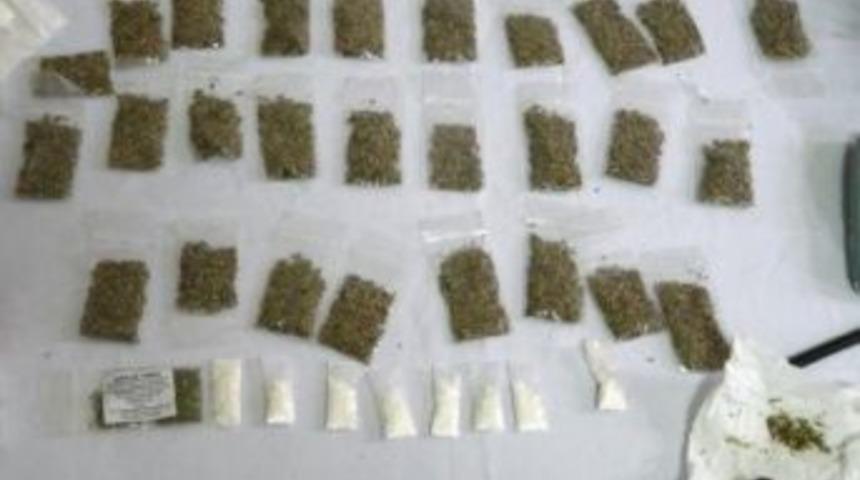 Yolcu Otob&uuml;s&uuml;nde 144 Gram Uyuşturucu Madde Ele Ge&ccedil;irildi