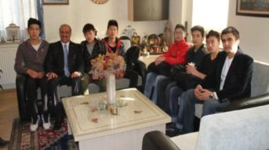 Moğalistanlı &Ouml;ğrenciler Başkan Aşkın'ı Ziyaret Etti