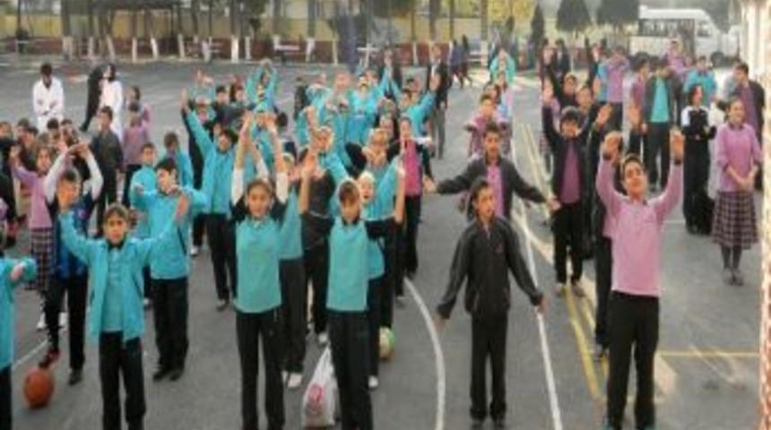 Kırkağa&ccedil;'ta &Ouml;ğrenciler G&uuml;ne Sporla Başlıyor