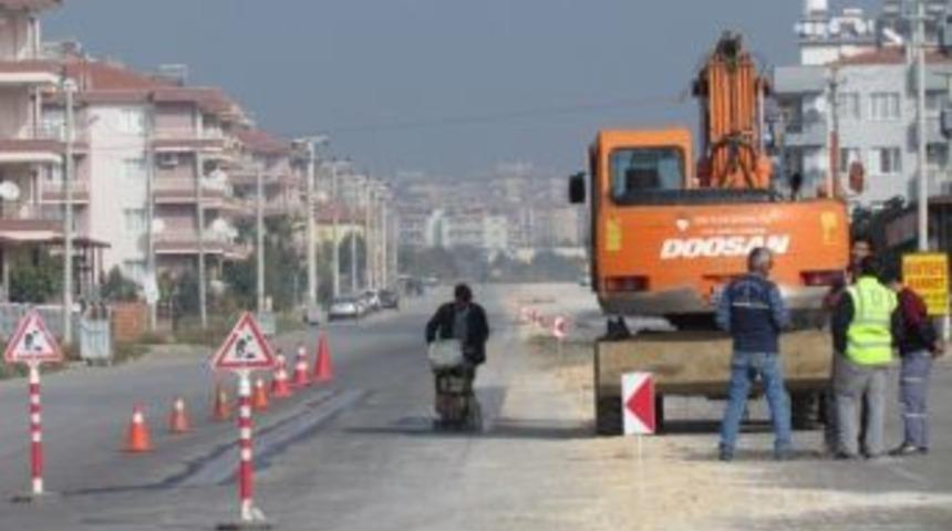 Şehit Turan Emeksiz Caddesi B&ouml;l&uuml;nm&uuml;ş Yola D&ouml;n&uuml;şt&uuml;r&uuml;lecek