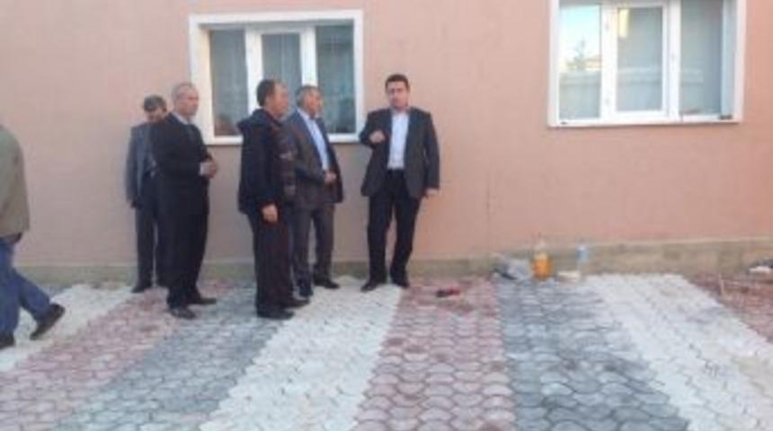 Bakıcı &Ccedil;alışmaların Başında, Halkın Arasında