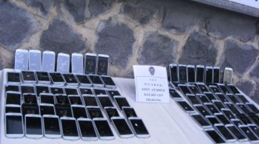 Polis 105 Adet Ka&ccedil;ak Cep Telefonuna El Koydu