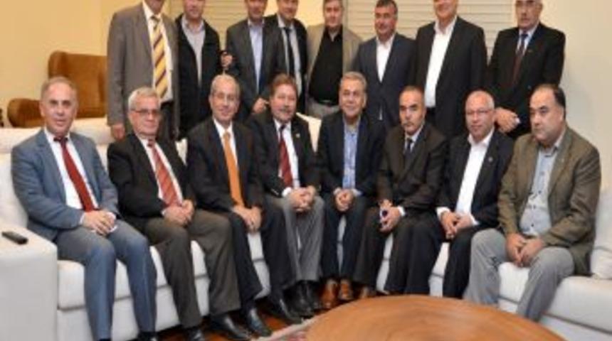 Başkan Kocaoğlu Kapatılacak Beldelerin Başkanlarıyla G&ouml;r&uuml;şt&uuml;