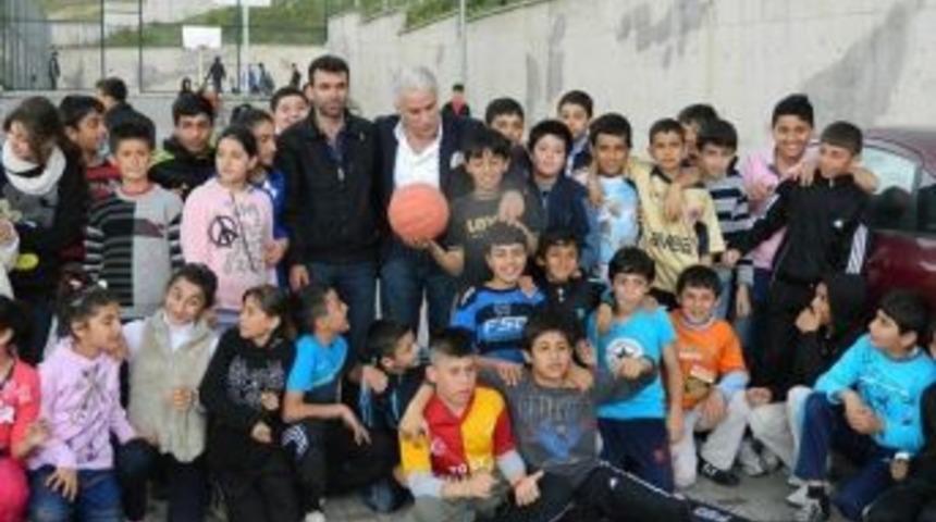 Chp'li Salih Erkek Karabağlar'ı Karış Karış Dolaşıyor