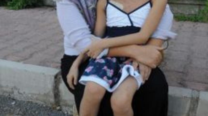 (&ouml;zel Haber) &Ccedil;ocuğum İ&ccedil;in Hastane &Ouml;n&uuml;ne &Ccedil;adır Kurarım