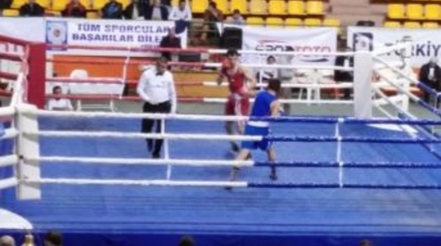 Osmangazi&rsquo;nin Boks&ouml;r&uuml; Rakiplerine Ringi Dar Etti