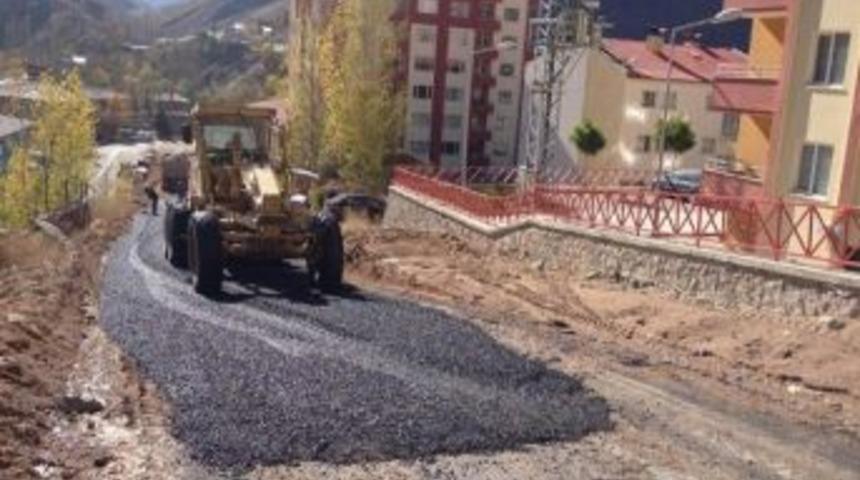 G&uuml;m&uuml;şhane Belediyesi Asfalt &Ccedil;alışmalarına Devam Ediyor