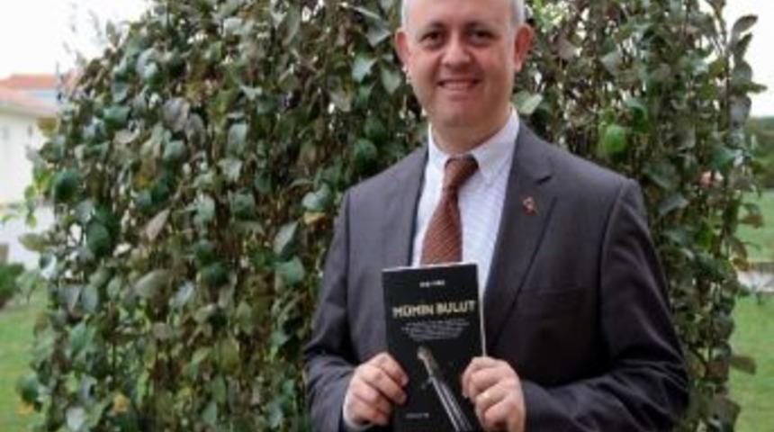 &Uuml;ner, 2. Kitabını &Ccedil;ıkarttı