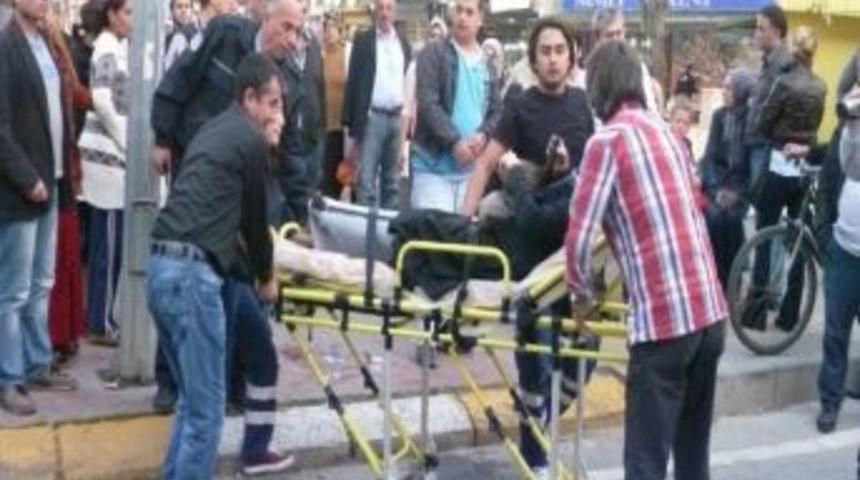 Annesinin Yaralandığını G&ouml;ren K&uuml;&ccedil;&uuml;k Kız Şoka Girdi