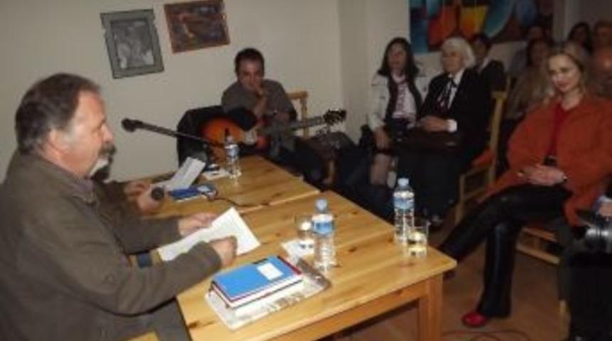 Şair Rahmi Eme&ccedil; Şiirseverlerle Buluştu