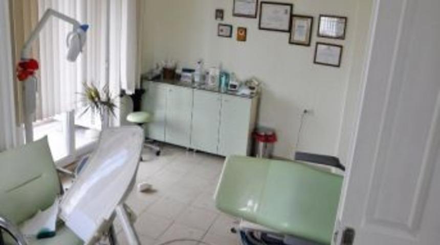 Akb&uuml;k'te &Ouml;zel Diş Polikliniğine Saldırı İddiası