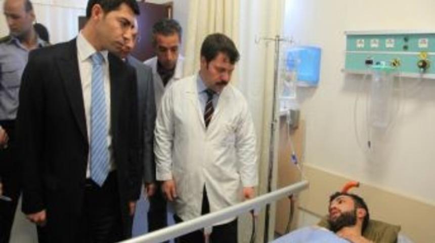 Vali Vekili Se&ccedil;ilmiş, Kazada Yaralananları Ziyaret Etti