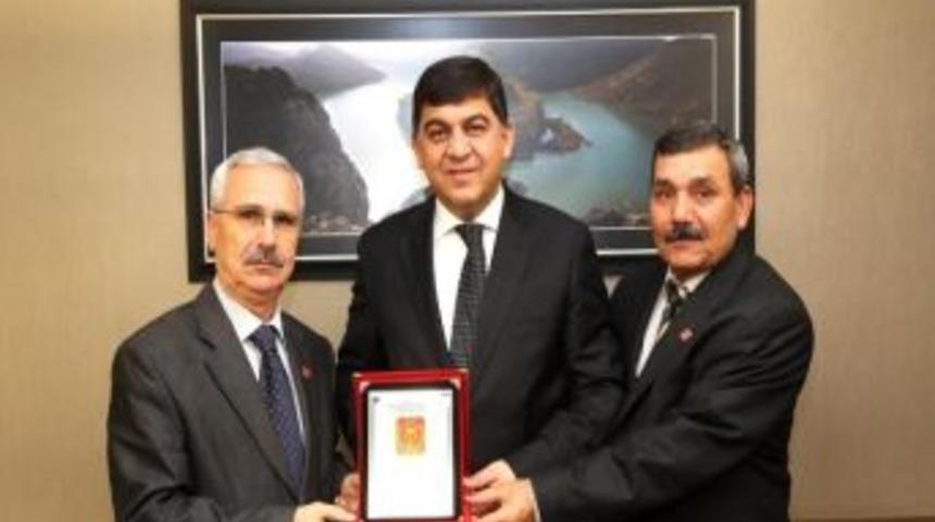 Başkan Fadıloğlu&rsquo;na Gaziantep Muharip Gaziler Derneğinden Plaket