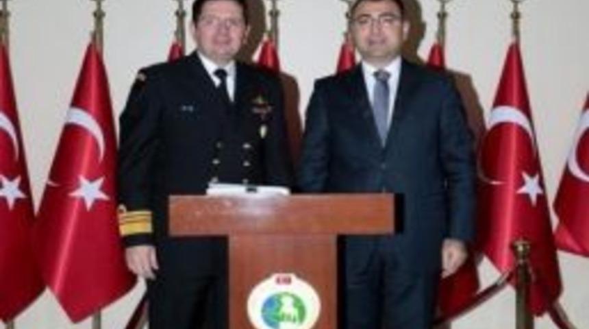 Vali Toprak&rsquo;a Sahil G&uuml;venlik Komutanı&rsquo;ndan Nezaket Ziyareti