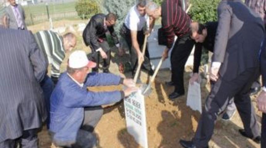 Berk Bebek Toprağa Verildi