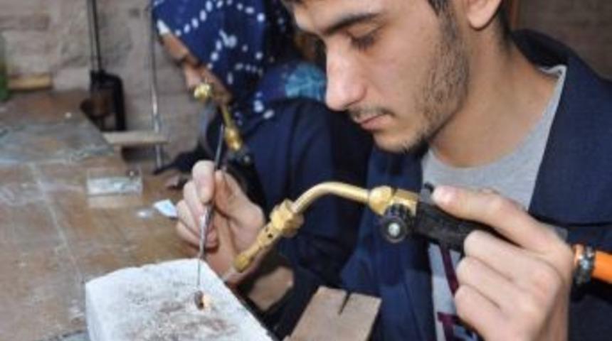 Manisa&rsquo;da Dezavantajlılara Meslek Edindirme Kursu