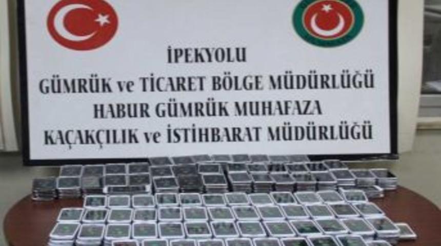 Habur'da 183 Adet Ka&ccedil;ak Cep Telefonu Ele Ge&ccedil;irildi