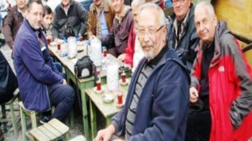 Badana Fır&ccedil;alarından Yapılan Antenle Bel&ccedil;ika Ve Rusya İle G&ouml;r&uuml;şt&uuml;ler