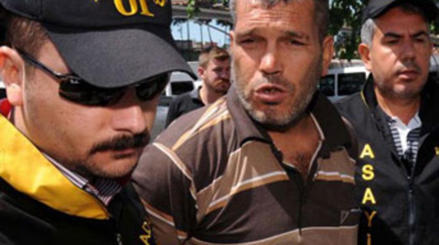 Eşi ve eşinin sevgilisini öldürdü