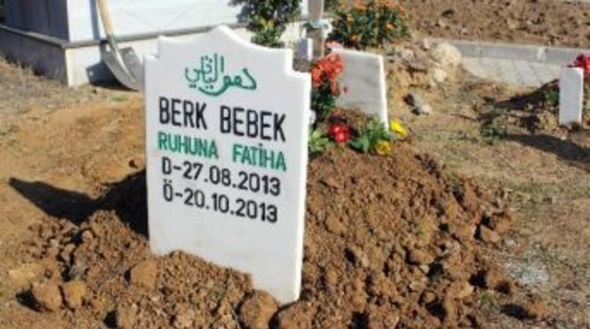 Mezar Taşına 'berk Bebek' Yazıldı