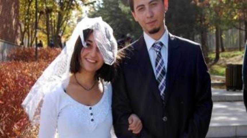 A&uuml;&rsquo;l&uuml; &Ouml;ğrencilerden Nikahlı Protesto