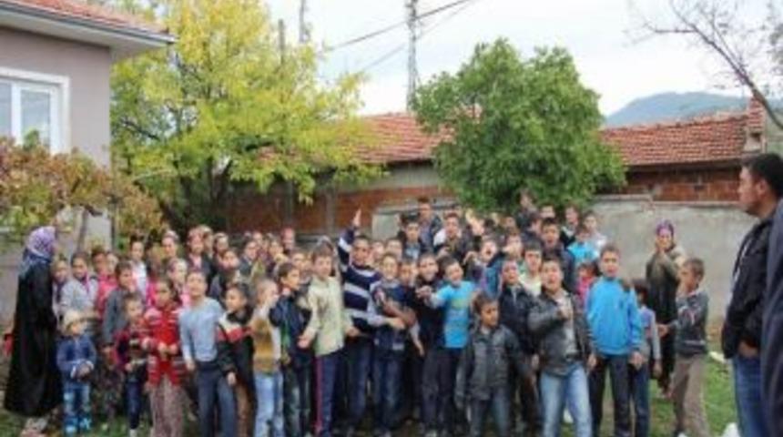 Köylüler Baz İstasyonu Yüzünden Çocuklarını Okula Göndermiyor