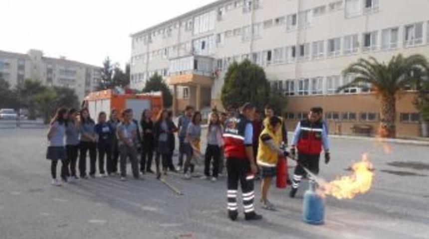 S&ouml;ke&rsquo;de Acil Tıp Teknisyeni Adaylarına Uygulamalı Yangın Eğitimi