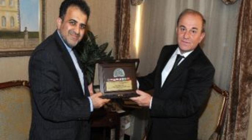 D-8 Genel Sekreteri Musavi&rsquo;den Vali &Ouml;zt&uuml;rk&rsquo;e Ziyaret