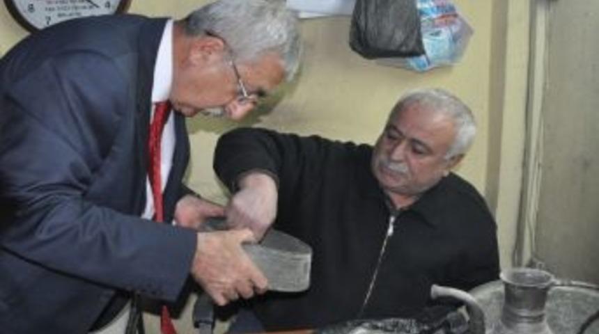 Tesk Genel Başkanı Bendevi Paland&ouml;ken Bakırcılar &Ccedil;arşısını Ziyaret Etti