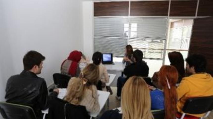 Ebru Sanatı Serdivan Fikir Sanat Akademisi&rsquo;yle Geleceğe Aktarılıyor