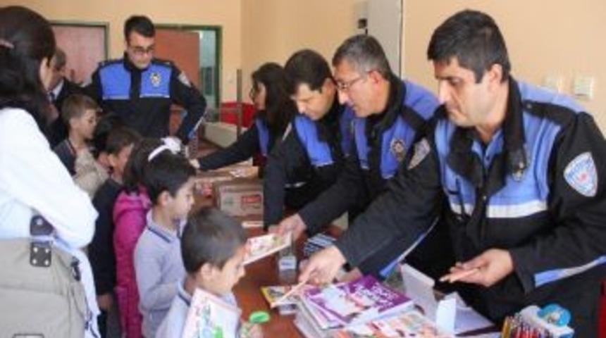 Eskişehir Polisinden &ldquo;bir Kitap Bir İnsan Kampanyası &ldquo;
