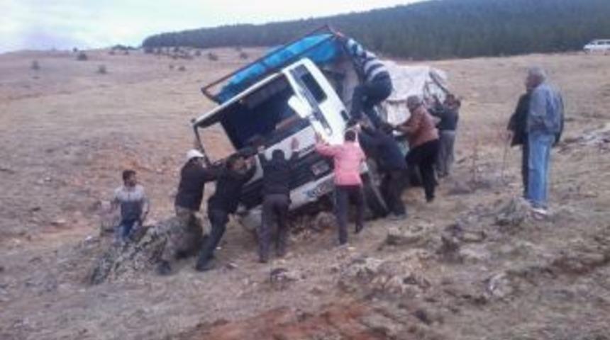 Park Halindeyken Hareket Eden Kamyon U&ccedil;urumda Durabildi