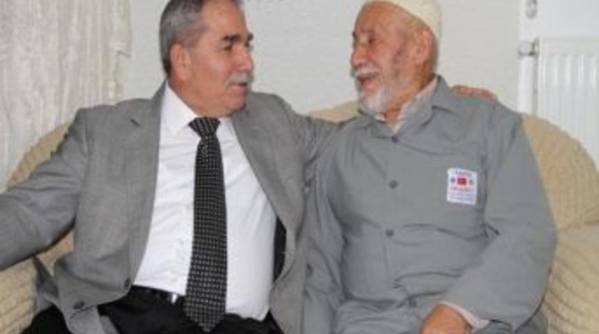 Demirtaş'tan Hacılara Ziyaret