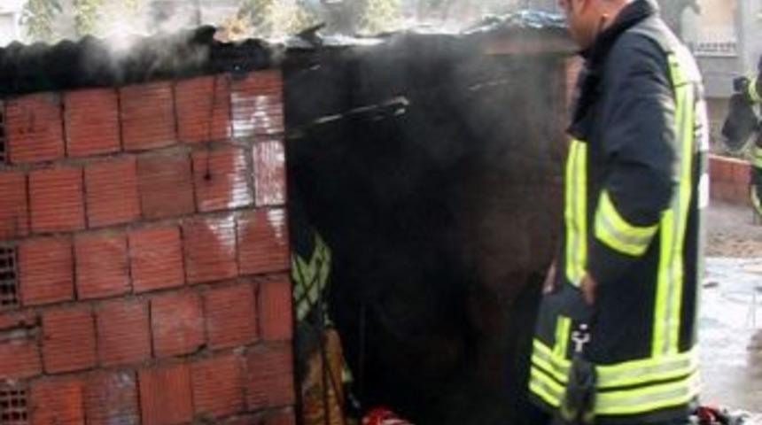 Adıyaman'da Bir İkametin &Ccedil;atı Katında Yangın &Ccedil;ıktı